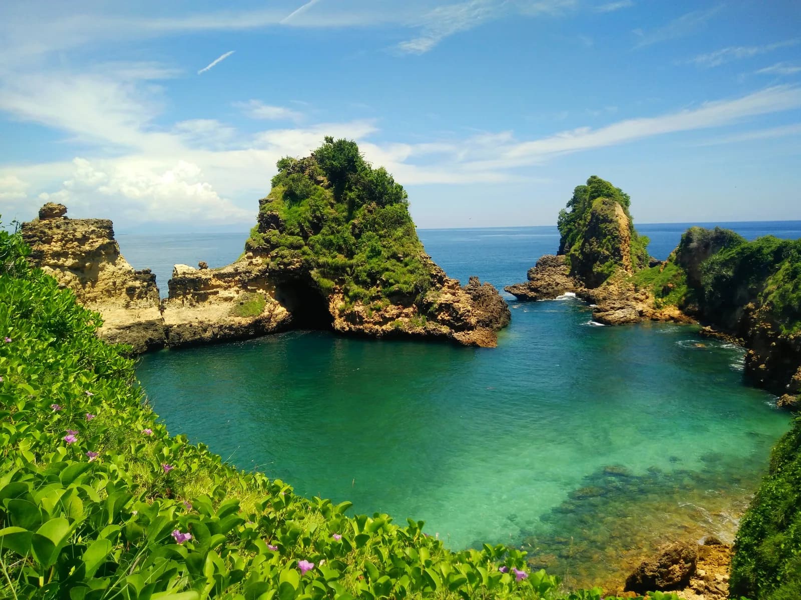Honeymoon 3 Hari 2 Malam (C) — Pink Beach Tour